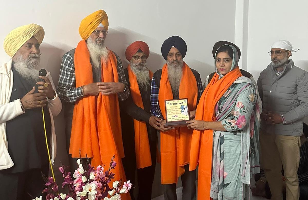 In Garhshankar, families living in foreign lands conducted Sri Akhand Paths for happiness and peace.